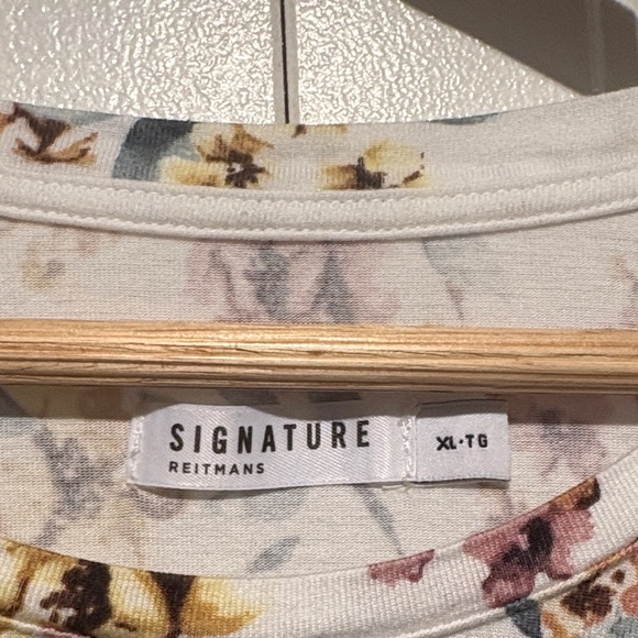 Reitmans White and Yellow Floral Short Sleeve Tee - Picture 2 of 4